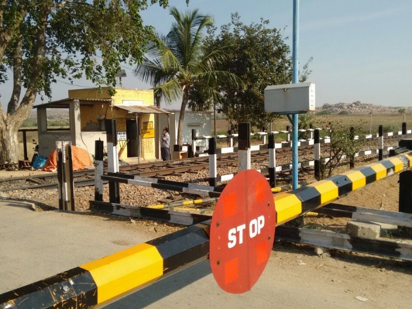 Central Railway's campaign to close level crossing gates | मध्य रेल्वेची लेव्हल क्रॉसिंग गेट बंद करण्याची मोहीम