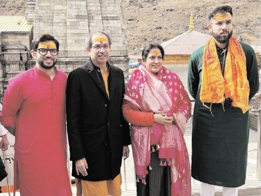 Uddhav Thackeray visited Kedarnath with his family; Devotees chanted Jai Maharashtra in support | उद्धव ठाकरेंनी सहकुटुंब घेतले केदारनाथचे दर्शन; भाविकांनी समर्थनासाठी दिल्या 'जय महाराष्ट्र'च्या घोषणा