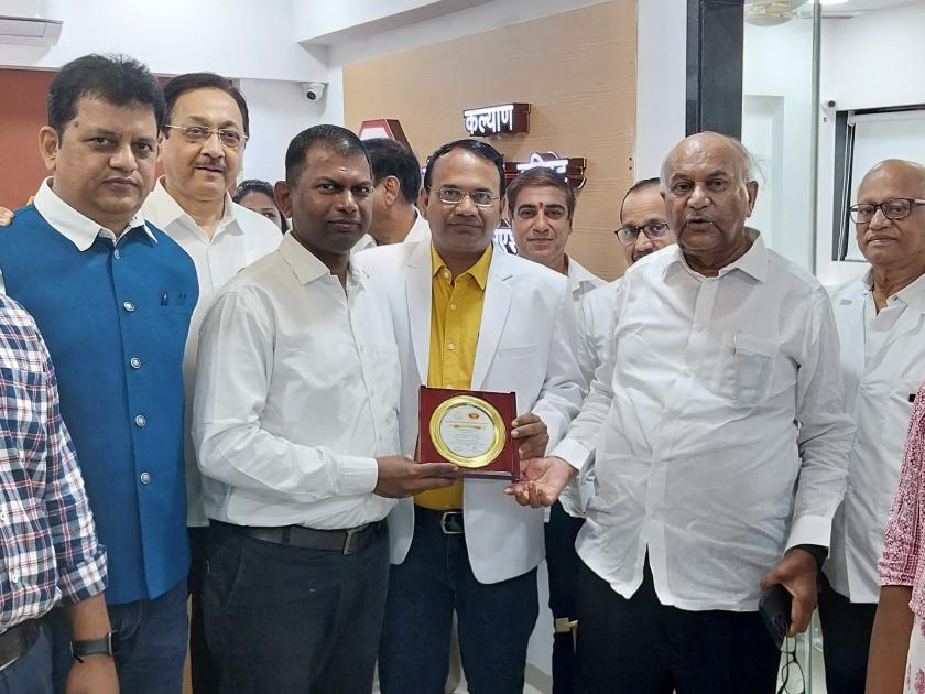 Manoj Thakur of Uran was awarded the best medicine salesman! | उरणचे मनोज ठाकूर यांना उत्कृष्ट औषध विक्रेता पुरस्कार! 