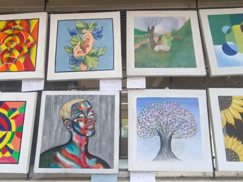 Exhibition of student paintings at Saint Mary's High School: Crowds for the four-day exhibition | सेंटमेरी हायस्कूलमध्ये विद्यार्थ्यांनी काढलेल्या चित्रांचे प्रदर्शन: चार दिवसीय प्रदर्शनासाठी गर्दी
