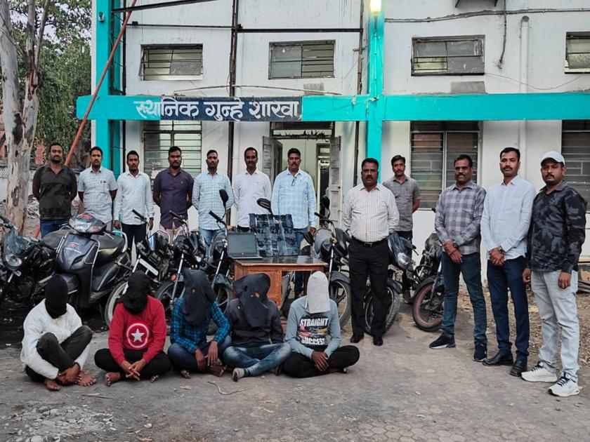 mobiles and two-wheelers theft Gang jailed,21 mobiles, 11 two-wheelers seized | लातूरात दुचाकींसह माेबाईल पळविणारी टाेळी जेरबंद; २१ माेबाईल, ११ दुचाकी जप्त