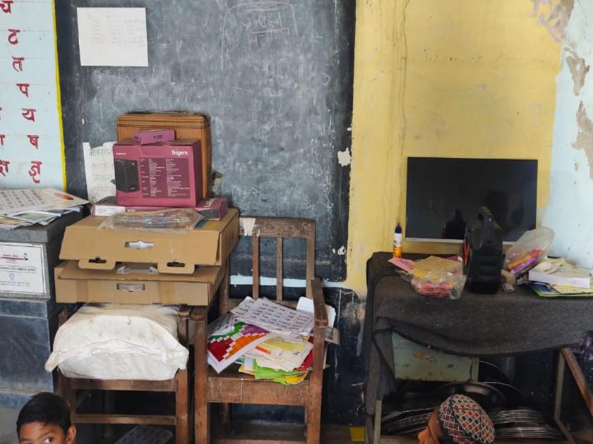 For 28 years, Fazalwadi Zilla Parishad School did not get electricity; The computer is in the dust | २८ वर्षांपासून फाजलवाडी जिल्हा परिषद शाळेला वीज मिळेना; संगणक धूळखात पडून