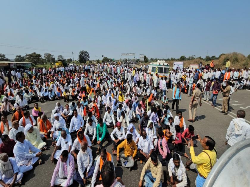 Rasta Roko Andolan for Shenodi-Ramwadi Irrigation Scheme | शेनोडी -रामवाडी उपसा सिंचन योजनेसाठी रास्ता रोको आंदोलन