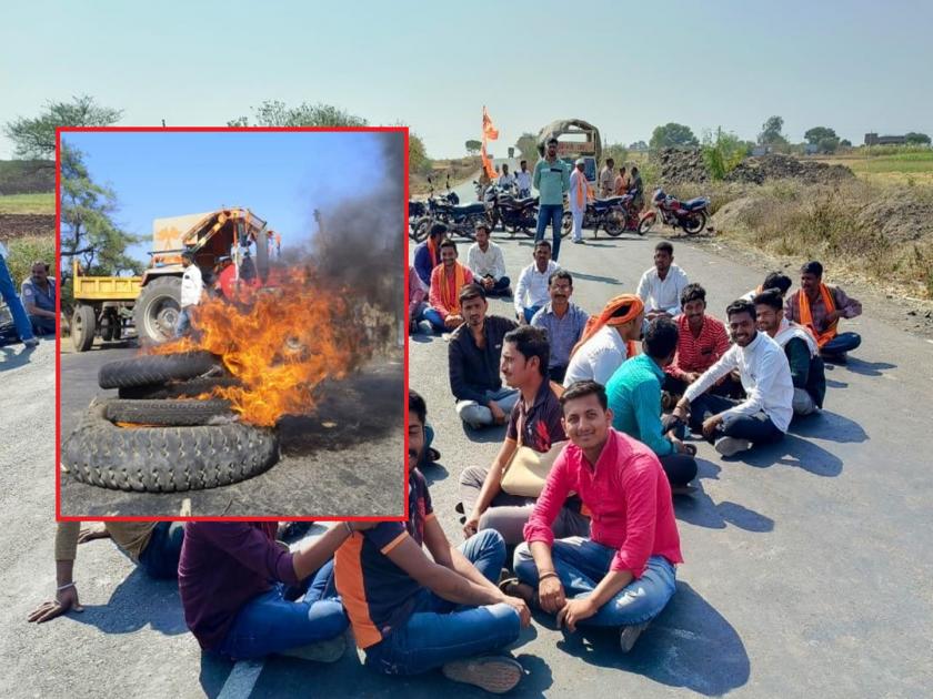 Maratha agitators aggressive in Kalamb; Burned tires during Rastraroko, bus trips cancelled! | कळंबमध्ये मराठा आंदोलक आक्रमक; रास्तारोको दरम्यान टायर्स जाळले, बस फेऱ्या रद्द !