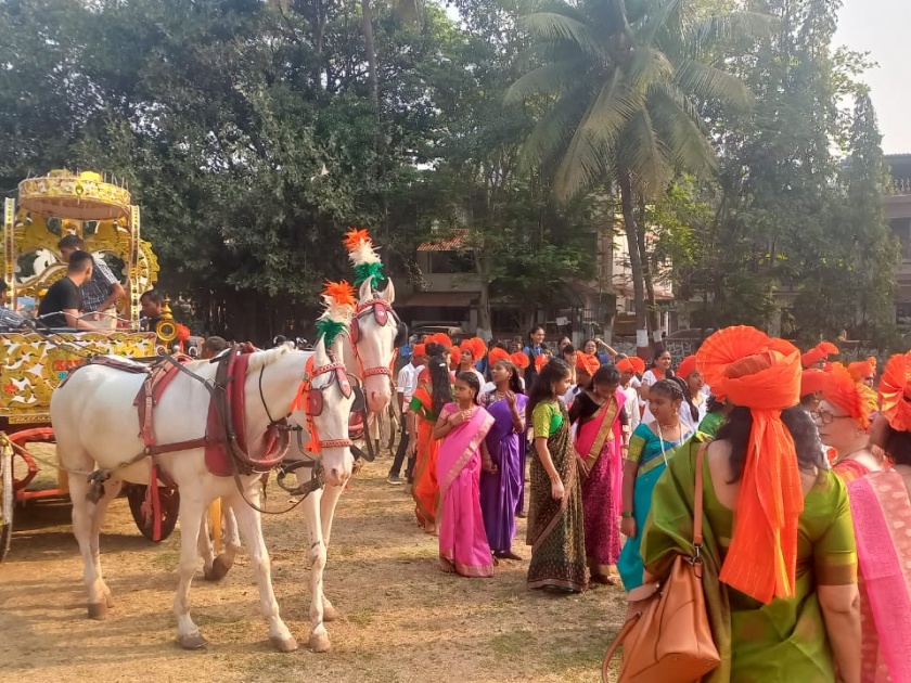On the occasion of Marathi bhasha gaurav din in Charkop mumbai | चारकोपमध्ये मराठी भाषा गौरव दिनानिमित्त ग्रंथदिंडी निघाली उत्साहात