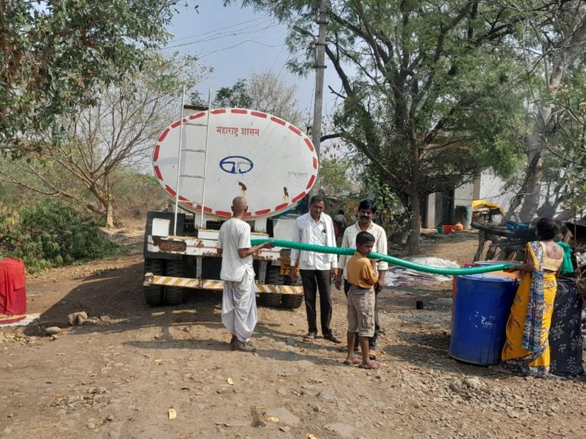 Water shortages; 25 Water supply through acquisition in Ahmedpur | पाणीटंचाईचे चटके; अहमदपूरात २५ अधिग्रहणाद्वारे पाणीपुरवठा