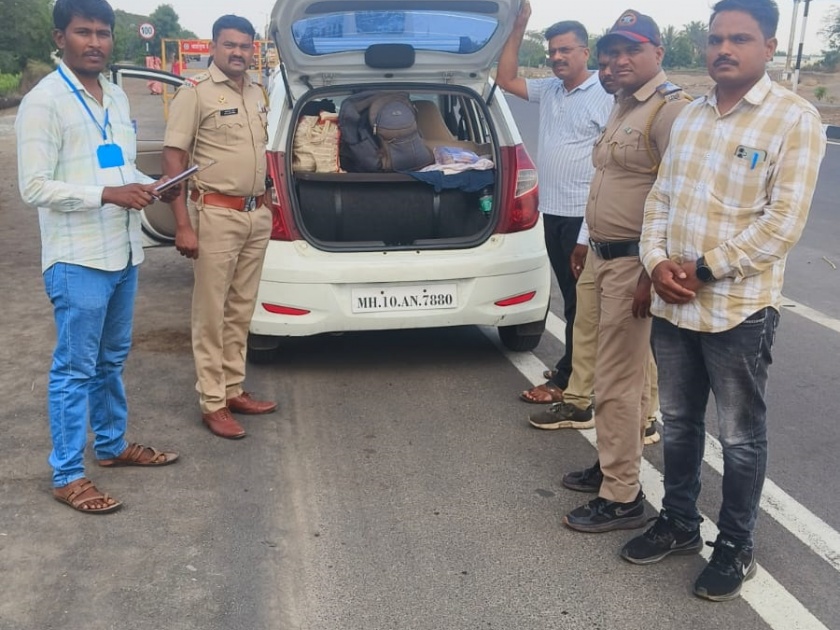 Inspection of vehicles on Malshiras taluka limits; Checkpoints were set up at Sarati, Kurbavi, Dharmapuri | माळशिरस तालुका हद्दीवर वाहनांची तपासणी; सराटी, कूरबावी, धर्मपुरीत तपासणी नाके उभारले