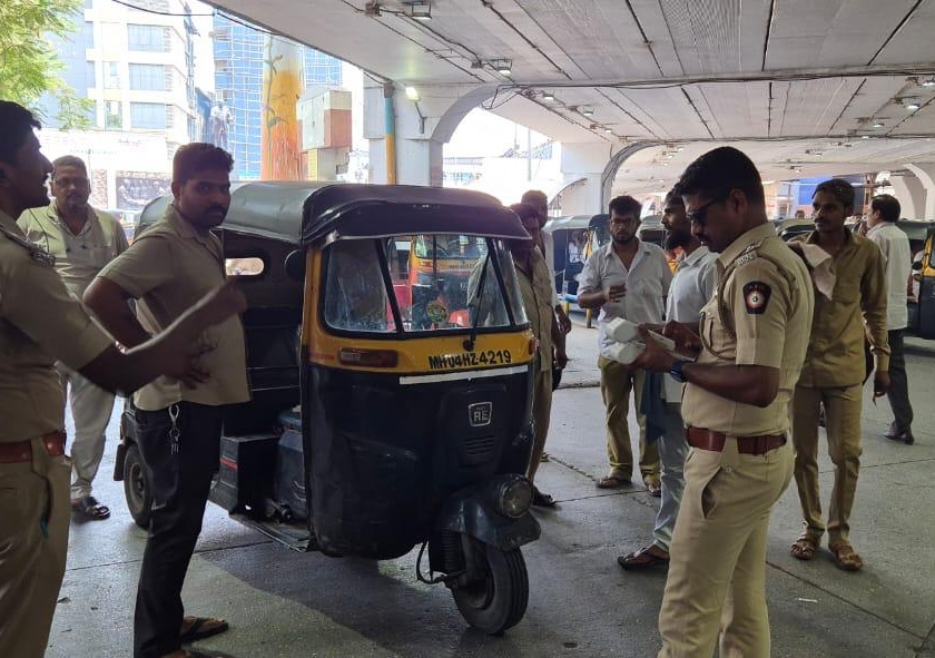 RTO action against Mujor rickshaw pullers; 10 lakhs fine | मुजोर रिक्षा चालकांवर आरटीओची कारवाई; १० लाखांचा दंड वसूल