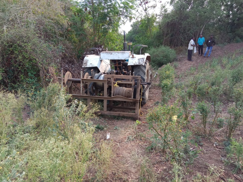 Action taken against illegal sand sellers, two tractors and four machines seized | अवैध वाळू विक्री करणाऱ्यांवर कारवाई, दोन ट्रक्टरसह चार यंत्र जप्त