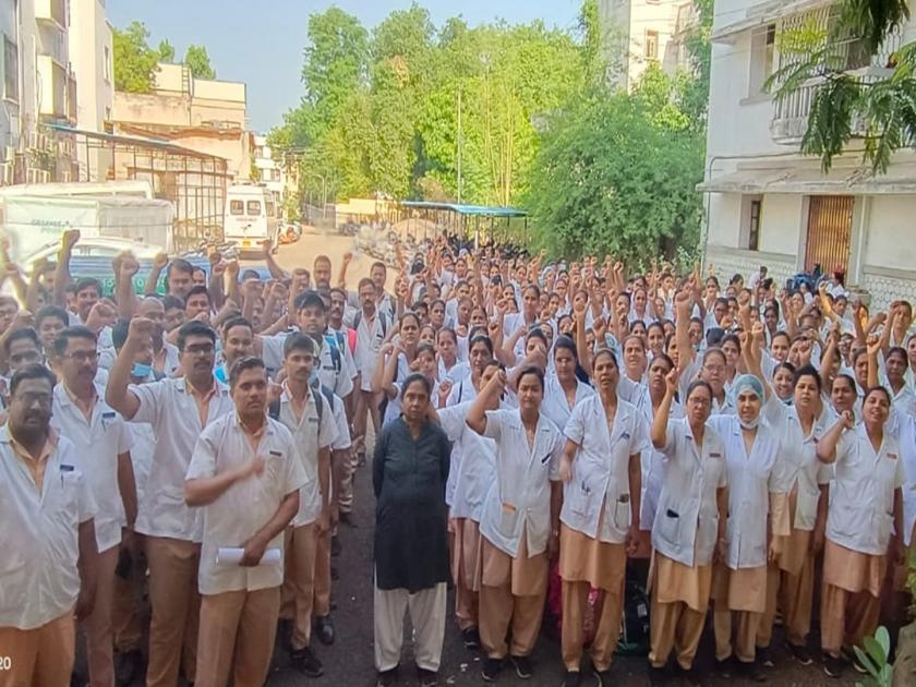 Strike by nurses at Ghati Hospital in Chhatrapati Sambhajinagar | छत्रपती संभाजीनगरातील घाटी रुग्णालयात परिचारिकांचे कामबंद आंदोलन