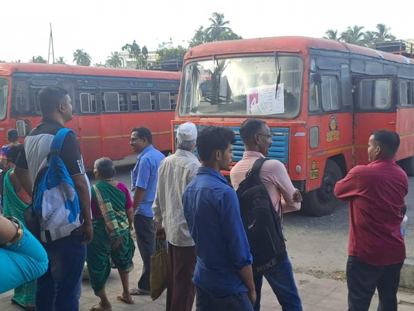 ST buses are busy with election work, but passengers are suffering, Alibaug, Lok Sabha Election 2024 | एसटी बसेस निवडणूक कामात व्यस्त, प्रवासी मात्र त्रस्त