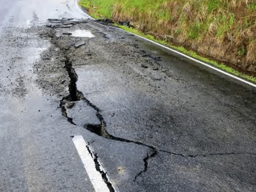 Cracks on the highway during the year, a question mark on road construction | महामार्गावर वर्षभरात भेगा, रस्ता बांधकामावर प्रश्नचिन्ह