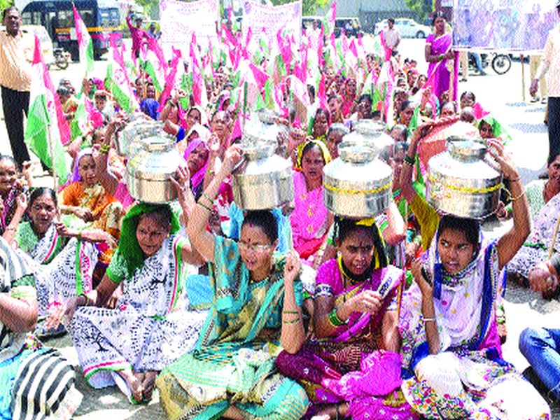 women drive long march for water | पाण्यासाठी श्रमजीवीचा हंडा मोर्चा