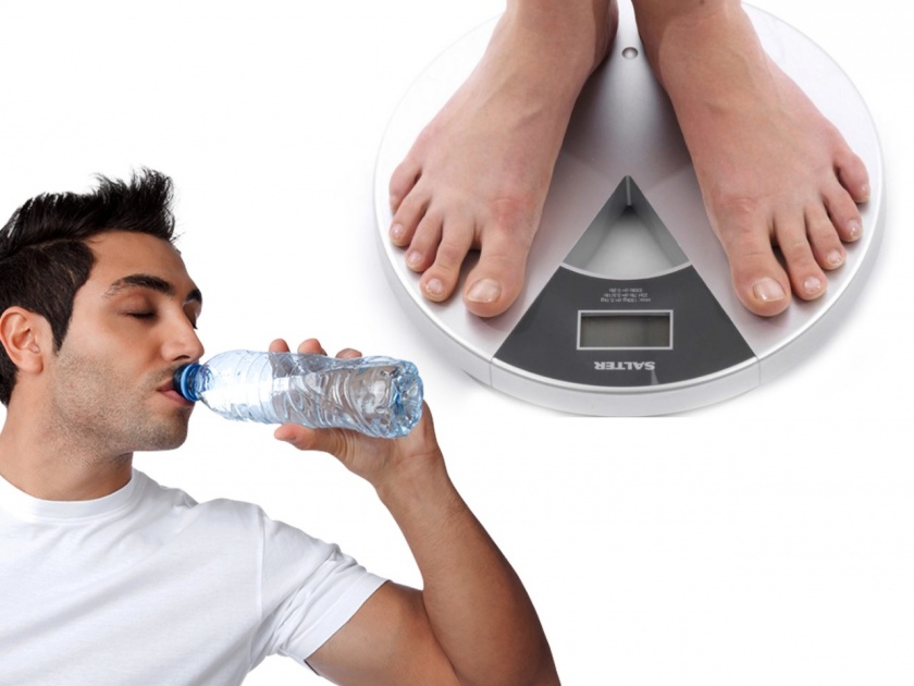 Excess water may aid weight gain these are the symptoms | काय सांगता? जास्त पाणी प्यायल्यानेही वाढतं वजन? 