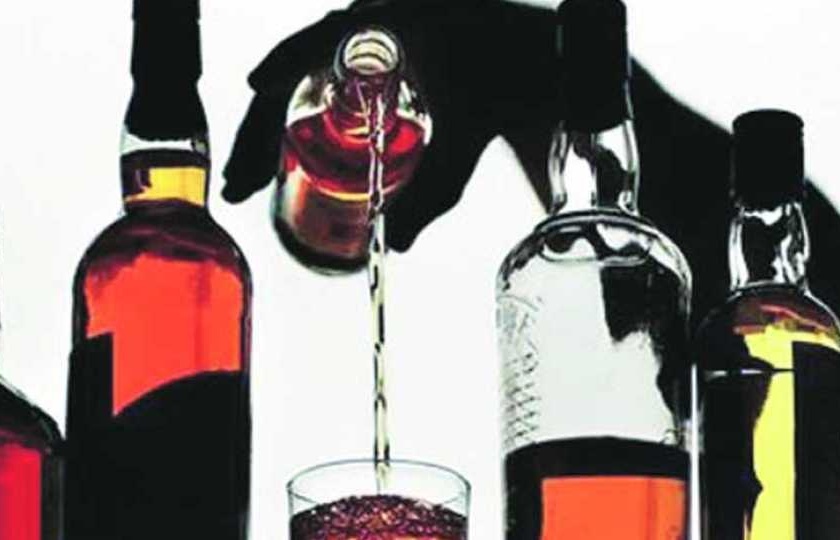 Pimpalgaon women angry over illegal sale of liquor | अवैध दारु विक्री प्रकरणी पिंपळगावी महिला संतप्त