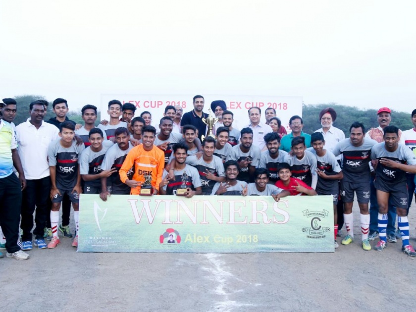 Alex Fernandez Football Trophy won by Shivaji's FC team | शिवाजीयन्स एफसी संघानं पटकावला अ‍ॅलेक्स फर्नांडेझ फुटबॉल करंडक