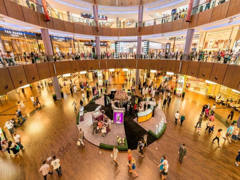 Indian storekeeper wins Dubai raffle after buying tickets for 10 years | एका झटक्यात दुकानदार बनला लखपती!, 38 लाख रुपयांसह मिळाली शानदार कार...