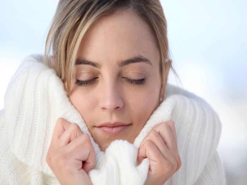 Avoid these things in winter | थंडीत त्वचेची काळजी घ्या, पण 'या' चुका करु नका!