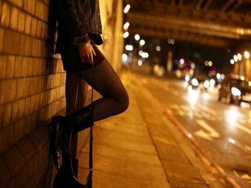 the prostitution was being done by foreign young women police expose 10 women released | परदेशी तरुणींकडून करवून घेत होते वेश्याव्यवसाय; पोलिसांनी केला पर्दाफाश, १० महिलांची सुटका