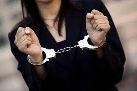 Detained action against a criminal women ; she was sent into Yerawada Jail | सराईत गुन्हेगार महिलेवर स्थानबद्धतेची पहिलीच कारवाई ; येरवडा कारागृहात रवानगी