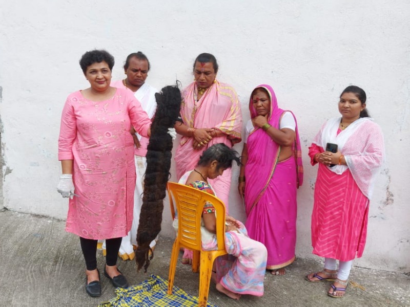 52-year-old woman released from jATA in Baramati; Jata was kept from superstition for 20 years | बारामतीत ५२ वर्षीय महिलेची जटेतून मुक्तता; २० वर्षांपासून अंधश्रद्धेतून राखली होती जटा