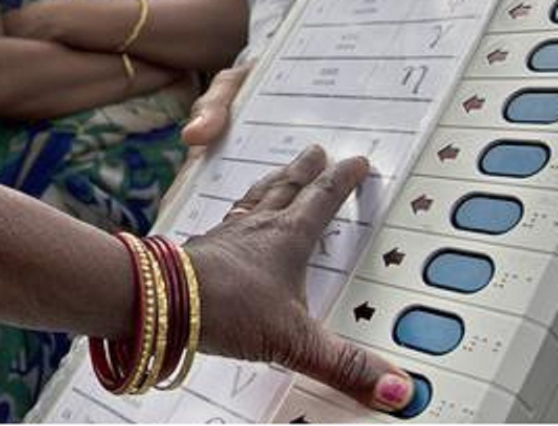 Maharashtra Election 2019 : In Nanded district female voters will be decide who will win | नांदेड जिल्ह्यात महिला मतदार ठरणार निर्णायक