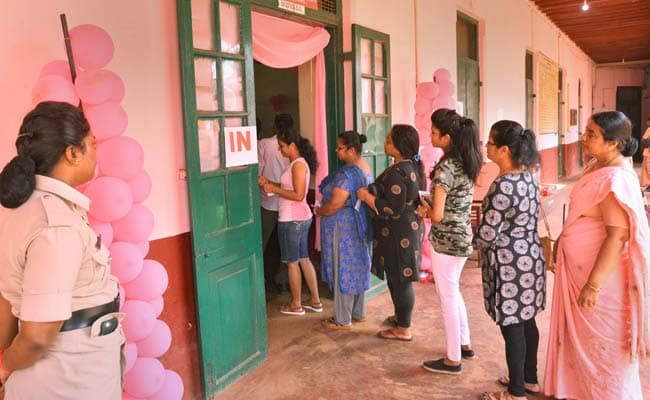 Womens persentage decrease in voting in Buldhana | मतदानात मातृशक्तीचे पाऊल पडतेय मागे!