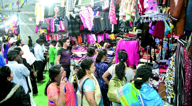 Woolen Textile market in Nagpur: turnover of around Rs 10 Crores | वुलन वस्त्रांनी सजली नागपुरात बाजारपेठ : जवळपास १० कोटींची उलाढाल