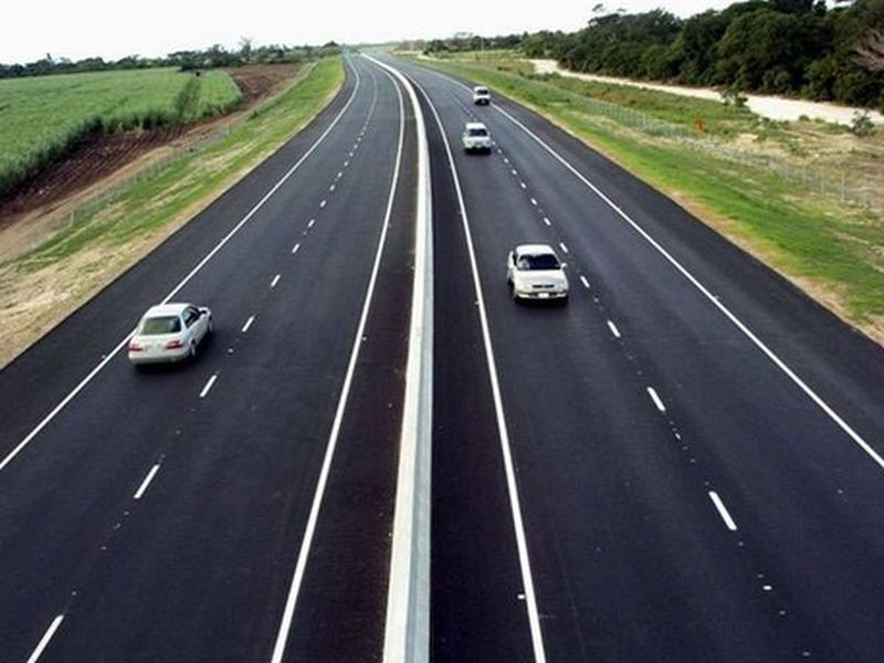  work held of highway four-lane and parallel roads | महामार्ग चौपदरीकरण व समांतर रस्त्यांच्या कामाचा खेळखंडोबा
