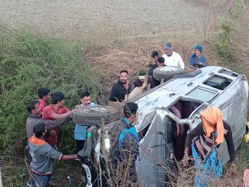 Accident near Ashti, 5 seriously injured in Gadchiroli | मिरची तोडायला जाणाऱ्या मजुरांच्या वाहनाला आष्टीजवळ अपघात, 5 गंभीर जखमी
