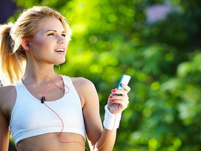 What is the importance of listening to music while exercising? Learn the benefits | व्यायाम करताना म्युझिक ऐकण्याचे काय आहे महत्त्व? जाणून घ्या फायदे