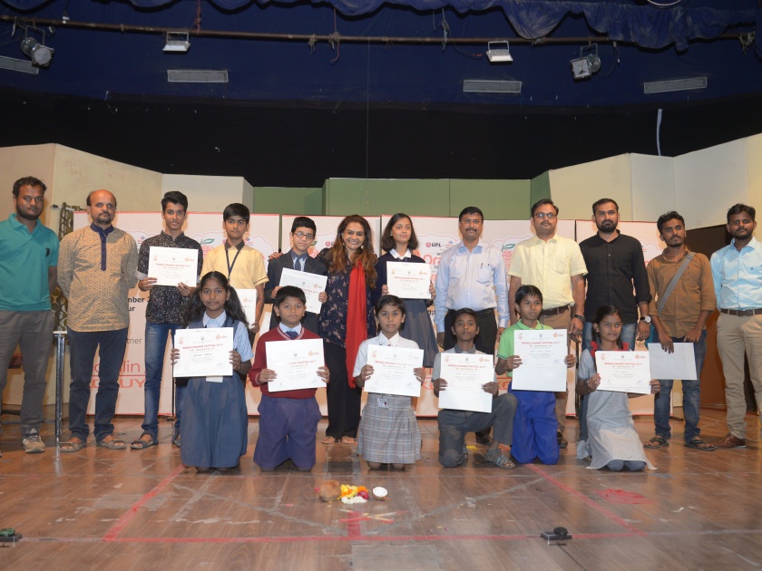 Nirbhaya, Renuka and Aishi declared winner for 'World's Orange Festival' children drawing competition | ‘वर्ल्ड आॅरेंज फेस्टिव्हल’ बालचित्रकला स्पर्धेत निर्भय, रेणुका व आईशी पुरस्काराचे मानकरी