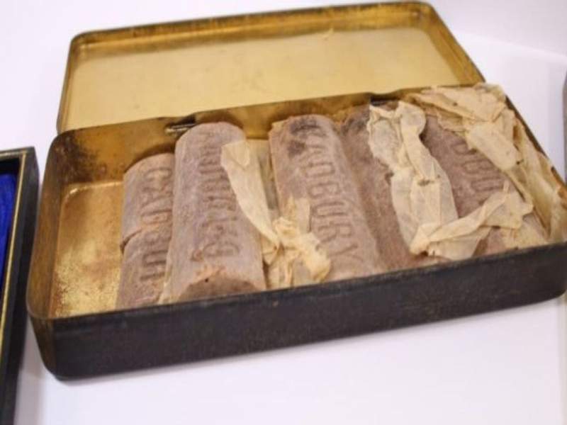 World War One soldier Richard Bullimore's 103-year-old chocolate found | 103 वर्षांनंतर पहिल्या महायुद्धातील सैनिकाची चॉकलेटस सापडली