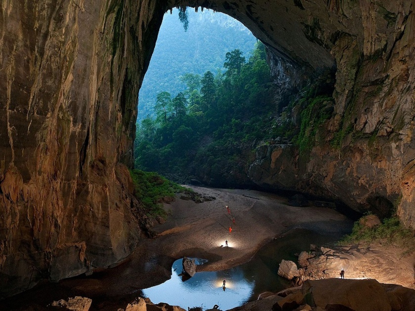Worlds biggest cave interesting facts about hang son doong cave Vietnam | 'ही' आहे जगातली सर्वात मोठी गुहा; खळखळून वाहणारी नदी, घनदाट जंगल आणि खूप काही दडलंय आत...