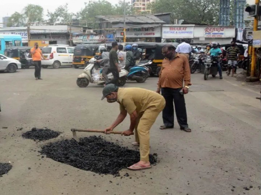 traffic resumes in just two hours after potholes are patched by use of mastic technology in mumbai | खड्डे बुजविल्यानंतर अवघ्या दोन तासांत वाहतूक सुरू; मास्टिक तंत्रज्ञानाचा वापर
