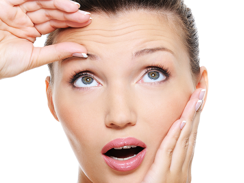 effects of stress on face at young age acne wrinkles skin problems because of stress | 'या' कारणामुळे तारुण्यातचं दिसू लागाल म्हातारे, वेळीच जाणून घ्या बचावाच्या सोप्या टिप्स...