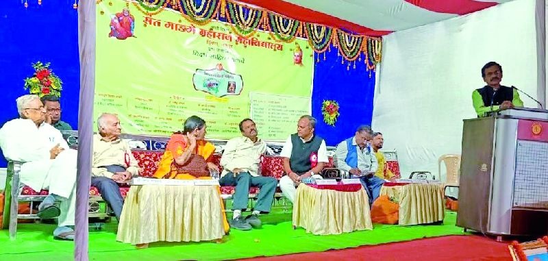 last day of vidabha sahitya sammelan conference | मराठीला अभिजात भाषेच्या दर्जासाठी संमेलनात ठराव, परिसंवादांनी गाजला अखेरचा दिवस