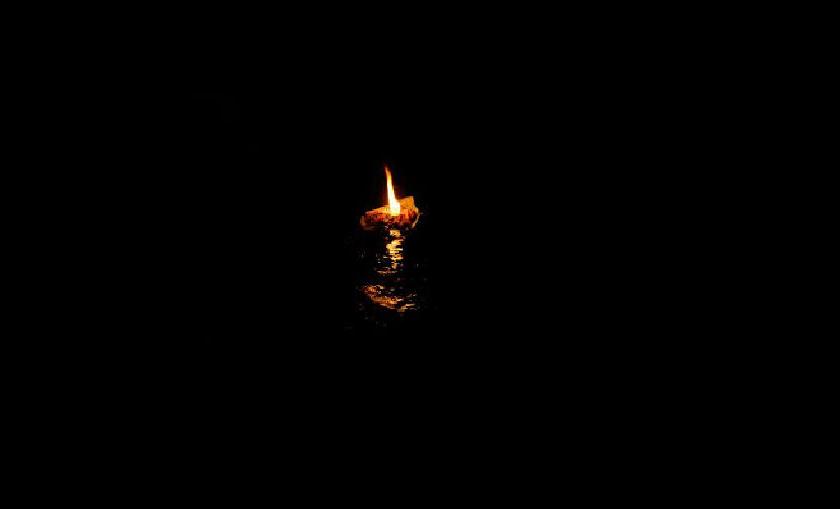 secret of the lamp burning in the middle of the lake has revealed | ...अन् तळ्याच्या मध्यभागी पेटणाऱ्या 'त्या' दिव्याचे रहस्य उलगडले
