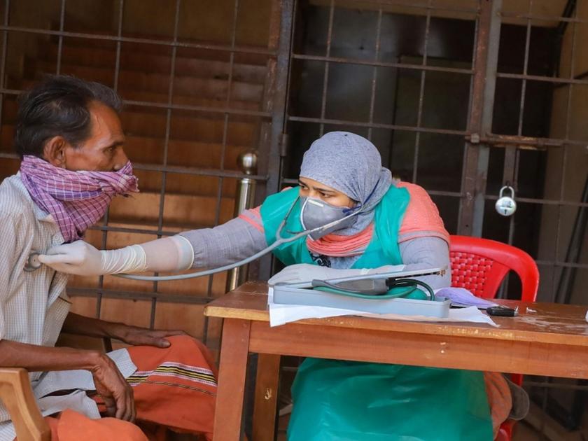 CoronaVirus Free medical check-up for stranded workers to go to the village | CoronaVirus अडकलेल्या कामगारांची गावी जाण्यासाठी मोफत वैद्यकीय तपासणी