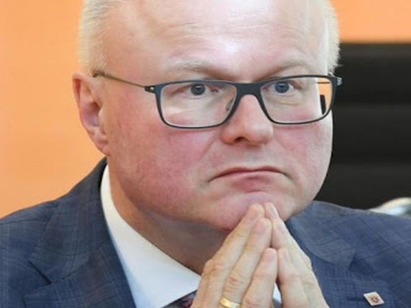CoronaVirus: Shocking! German minister commits suicide after crisis worries hrb | CoronaVirus: धक्कादायक! आर्थिक संकटाला तोंड कसे देणार? टेन्शन आल्याने जर्मन अर्थमंत्र्यांची आत्महत्या
