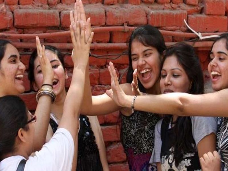 'Manusaki sowing' during the droght, Free Tutorial for girls of 12th standard in osmanabad | दुष्काळात 'माणुसकीची पेरणी', 12 वीच्या मुलींसाठी मोफत शिकवणी 