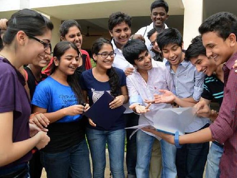 Students of 12th year have good news, learn English and give 'Examination Marathi' | 12 वीच्या विद्यार्थ्यांना खुशखबर, शिका इंग्रजीतून अन् 'परीक्षा द्या मराठीतून'
