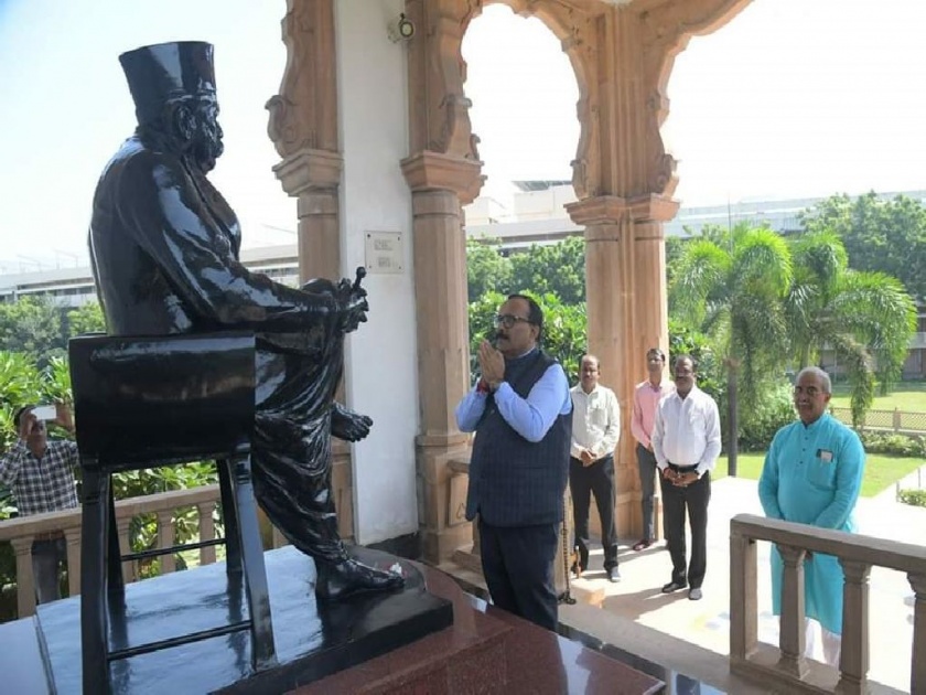 Bahujan Welfare Minister Atul Save visited rss headquarters in nagpur | मंत्री अतुल सावे संघ स्मृतिमंदिरात; गोळवलकर गुरूजी यांच्या समाधीस्थळाचे घेतले दर्शन