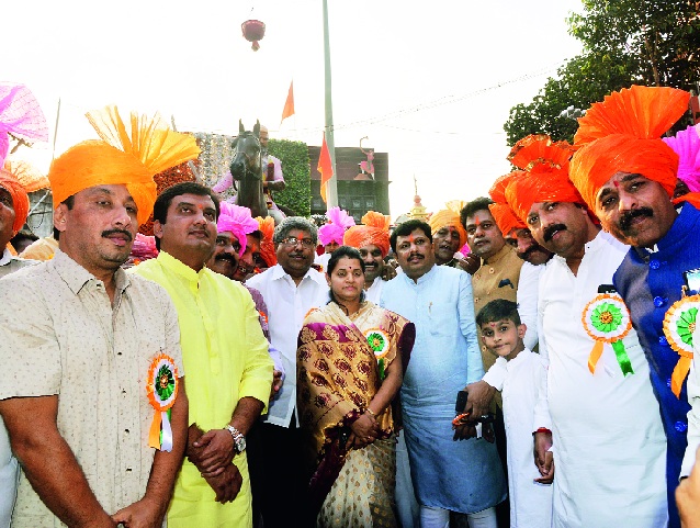  Shivaji Pethav Shiva Festival! Grand Promotion: The Blaze of Fury with Traditional Thaat | शिवाजी पेठेत शिवोत्सव! भव्य मिरवणूक : पारंपरिक थाटासह रोषणाईचा झगमगाट