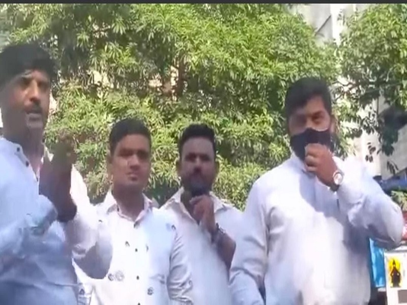 Kalyan Dombivali Advocates gave support to ST employees strike | कल्याण-डोंबिवलीतील वकीलांचा ST कर्मचाऱ्यांच्या संपाला पाठींबा, कल्याण डेपोत घेतल्या भेटी