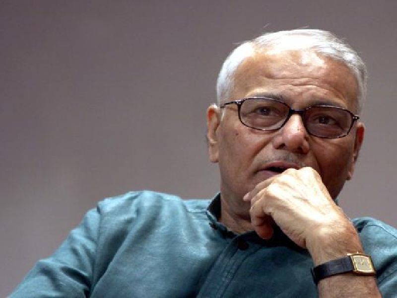 BJP's Union minister's tongue collapsed, criticizing Yashwant Sinha, said Gadadi |  भाजपाच्या केंद्रीय मंत्र्याची जीभ घसरली, टीका करताना यशवंत सिन्हांना म्हटले गद्दार 