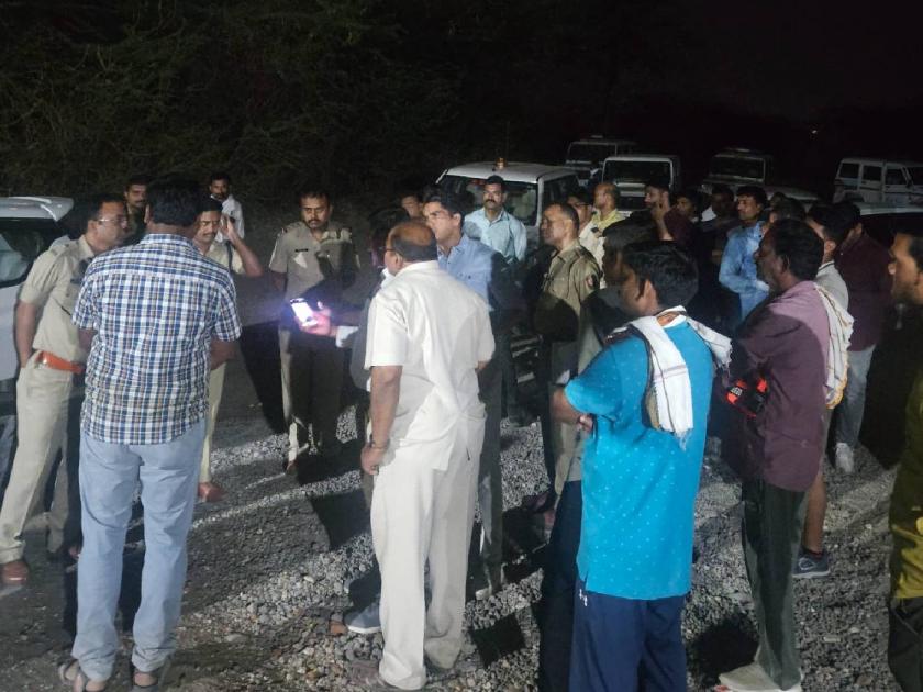 Tumblr skirmishes at Reti Ghat; Vandalism of vehicles, firing in the air | रेती घाटावर तुंबळ हाणामारी; वाहनांची तोडफोड, हवेत गोळीबार