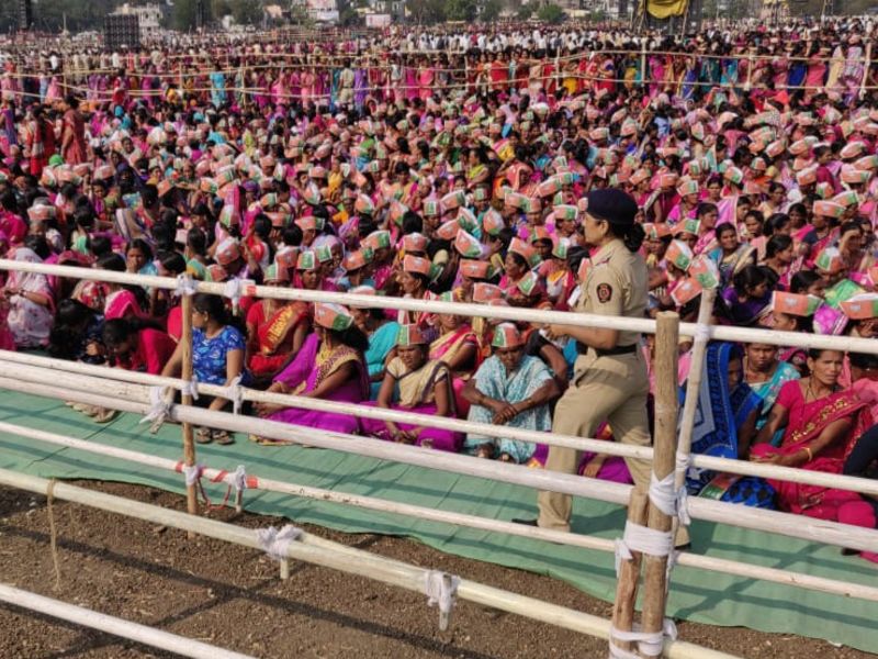 The crowd gathered to listen to Modi speech at Pandharkawada in Yavatmal district | यवतमाळ जिल्ह्यातील पांढरकवडा येथे मोदींचे भाषण ऐकण्यासाठी जमली अलोट गर्दी
