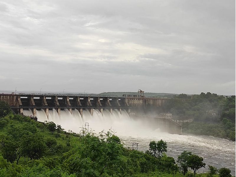 Record generation of 1.5 lakh units of electricity at Yeldari Hydropower Station | येलदरी जलविद्युत केंद्रात साडेपाच लाख युनिट विजेची विक्रमी निर्मिती