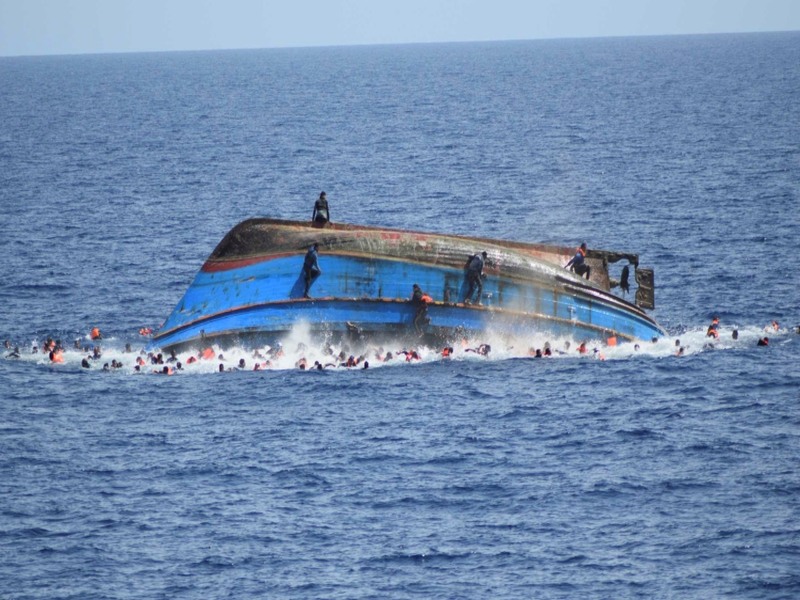 160 refugees thrown into the sea | 160 निर्वासितांना फेकले समुद्रात